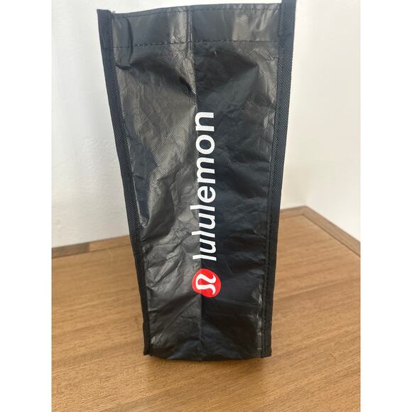 Lululemon large black and white inspiring reusable everyday bag - Picture 4 of 4